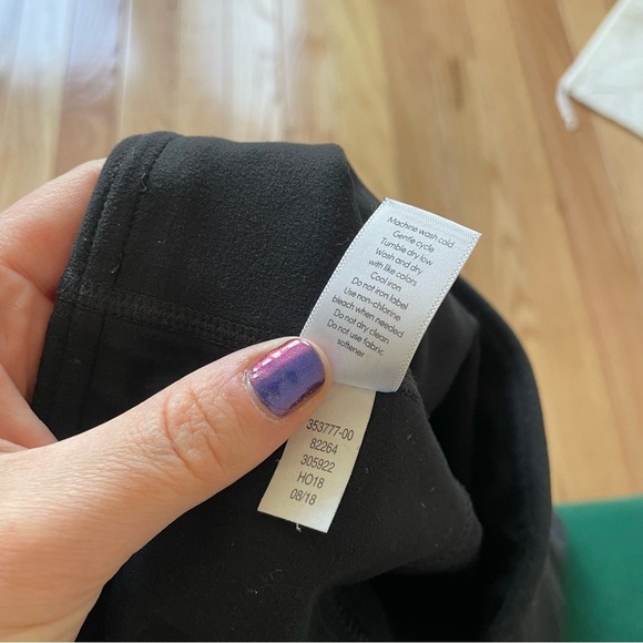Athleta Black Niyama 7/8 Length Laser Cut Side Pockets Leggings 353777 EUC S - Picture 11 of 12